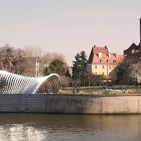 Unique Center